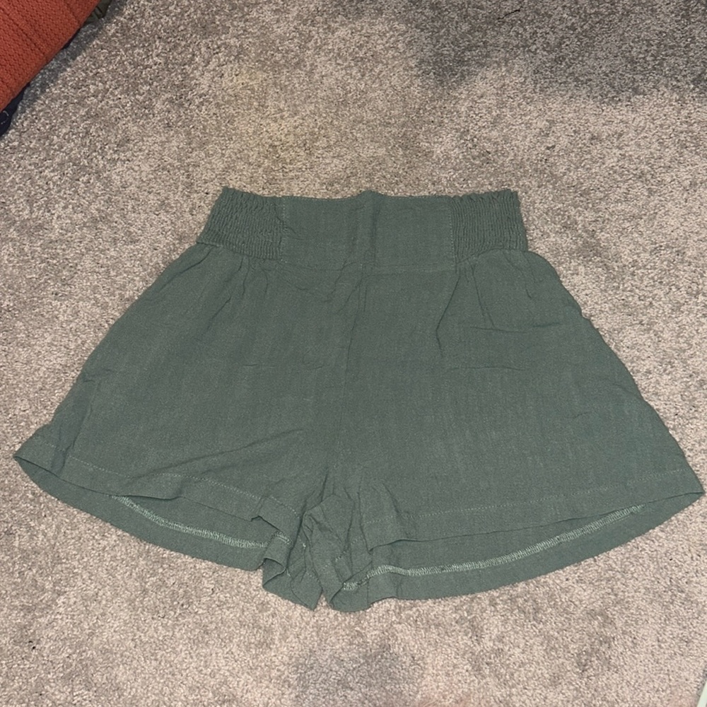 Flowy Linen Green Shorts